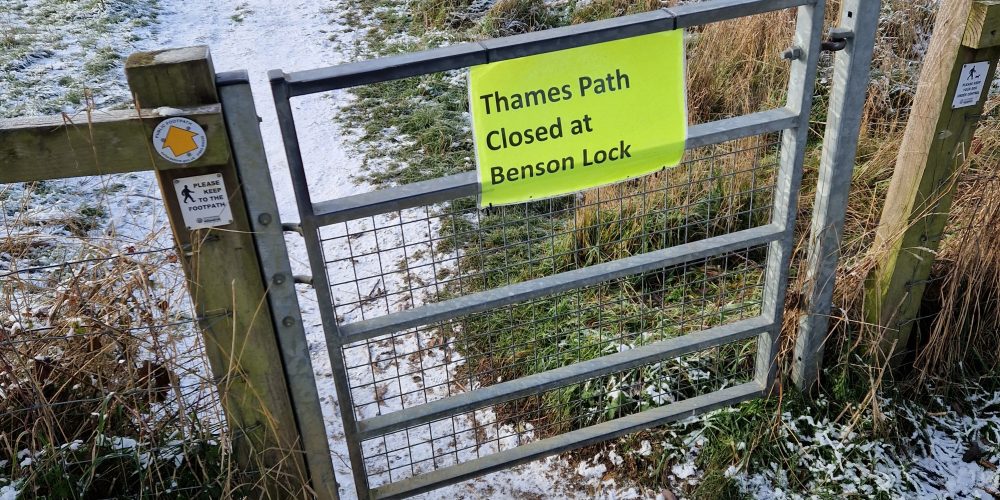 EA closure signs towards Benson Lock
