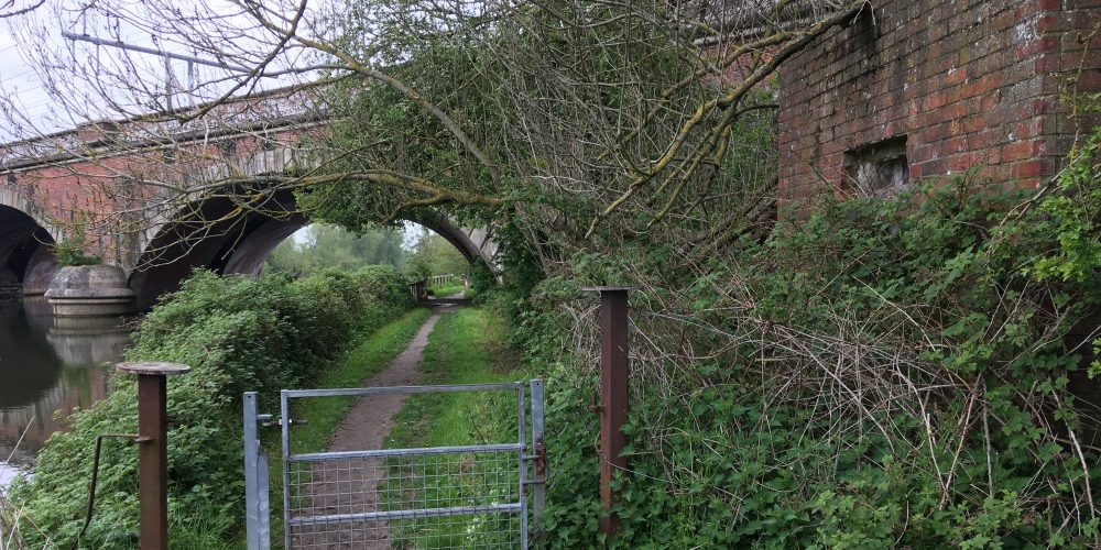 Brick pillbox on the right, with Moulsford Viaduct behind